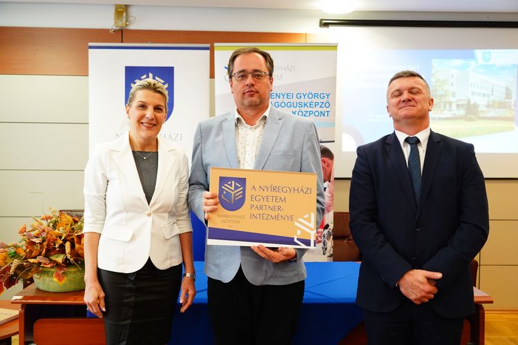 Elismerés a SZIKSZI szakmai munkájáért